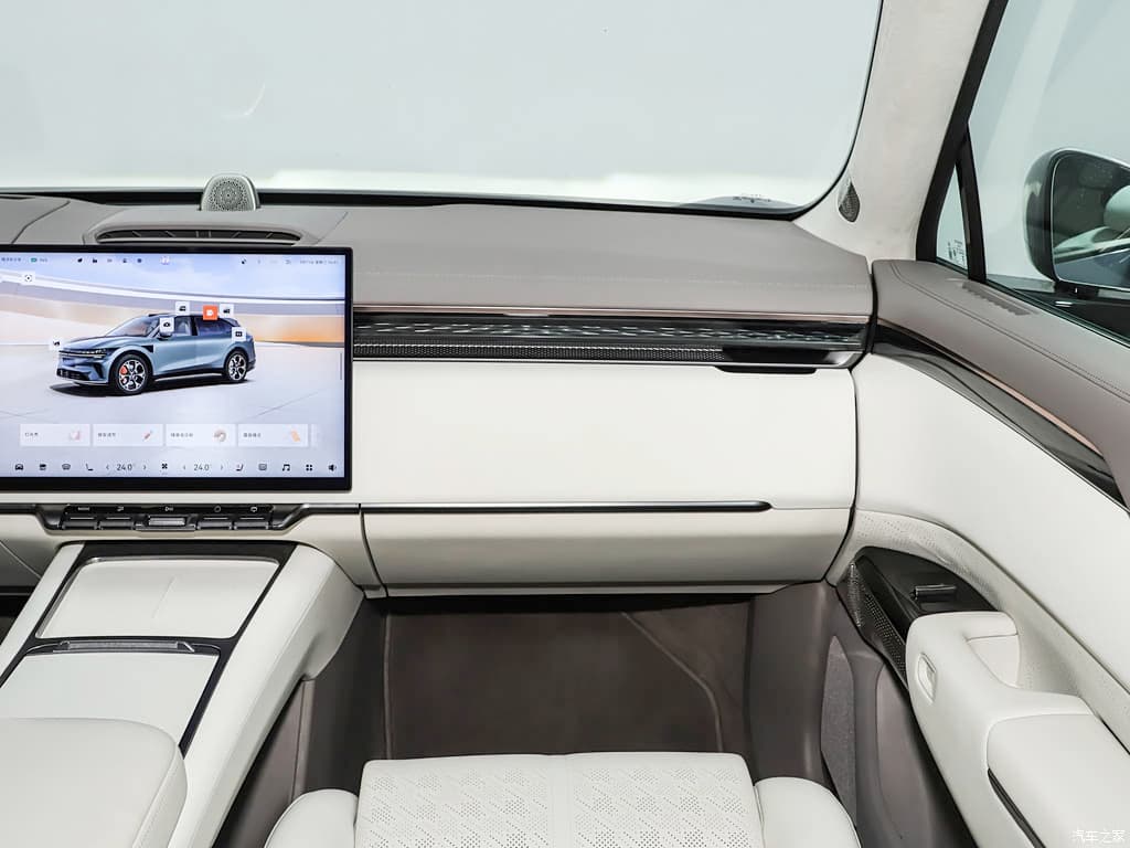2025 Zeekr 7X — Zeekr 7X driver cockpit, for export