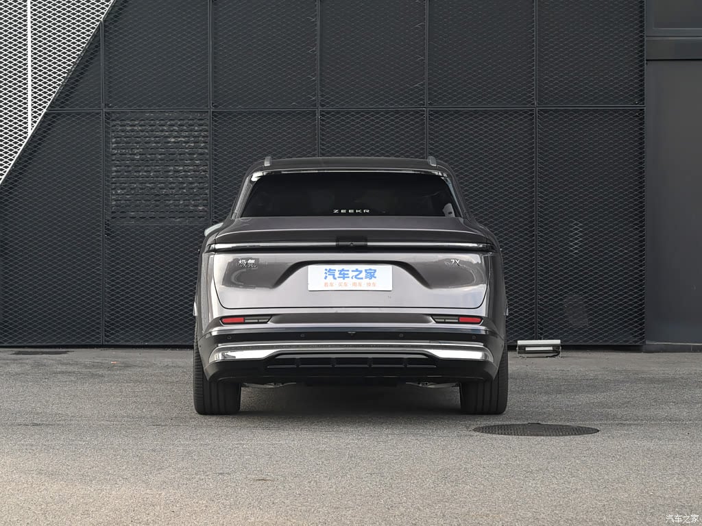 2025 Zeekr 7X 100kWh Long Range RWD — pour l'export