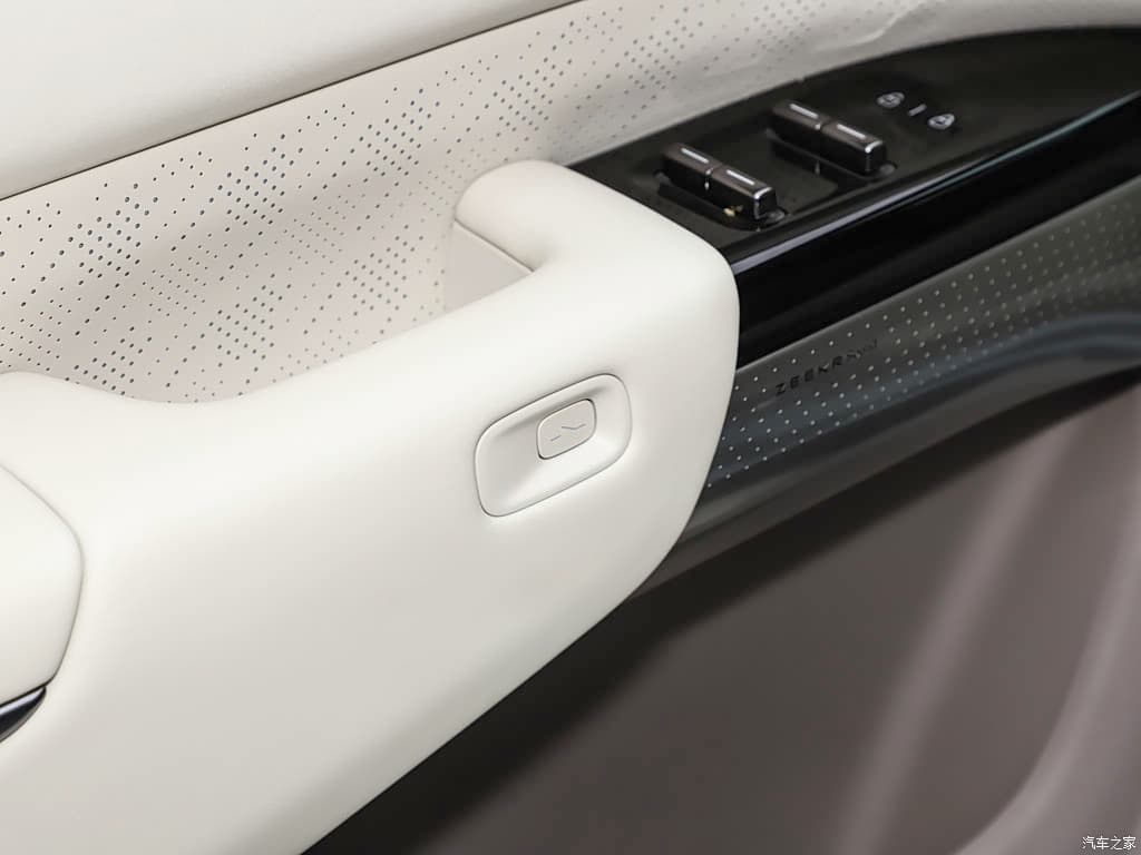 2025 Zeekr 7X — Zeekr 7X front seats, for export