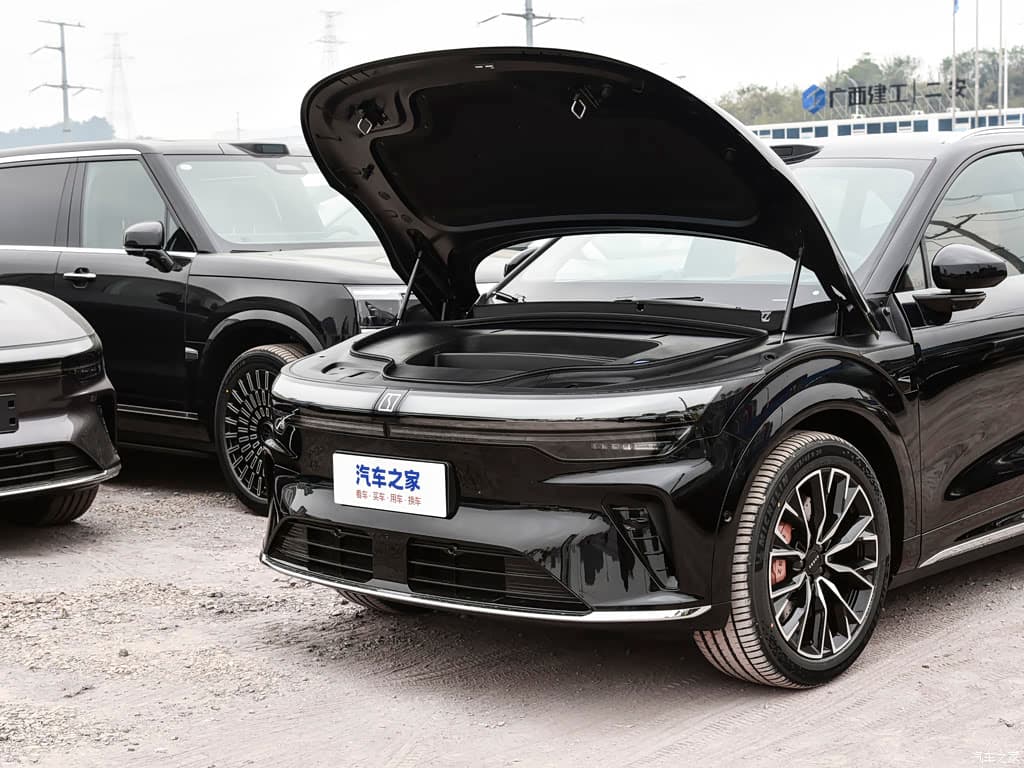 Zeekr 7X ADAS and LiDAR for overseas dealers — Zeekr 7X roof sensor hardware detail